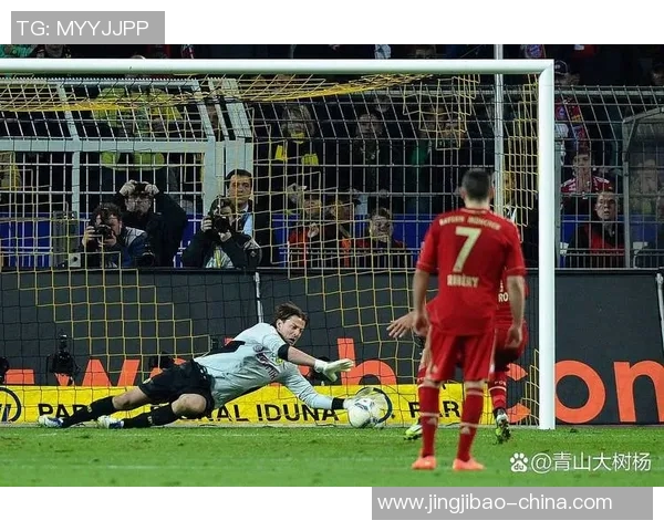 西甲焦点战曼联与AC米兰战平红牌事件引发全场热议