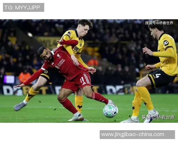 英超焦点战利物浦与曼联激战成平转会传闻引发热议